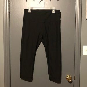 Kirkland Black textured leggings (crop)